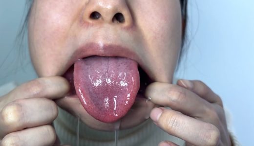 唾液たっぷりかりなちゃんの口内観察